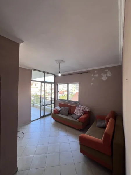 Tirane, jepet me qera apartament 1+1+Ballkon Kati 2, 60 m² (Vila L)