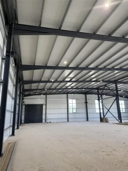 Tirane, jepet me qera magazine Kati 0, 1.300 m² 3.500 € (VAQARR)