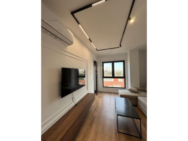 Tirane, jepet me qera apartament 1+1 Kati 9, 60 m² 800 € (KOMUNA E PARISIT)