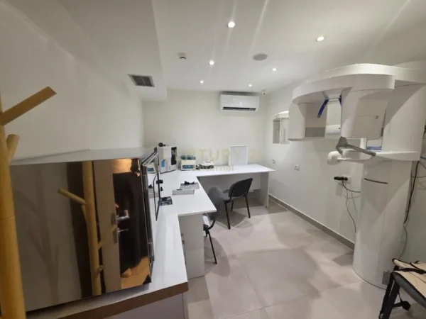 Tirane, jepet me qera ambjent biznesi Kati 0, 85 m² 1.500 € (Rruga e Durrsit)