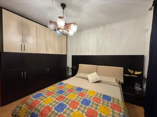 Tirane, jepet me qera apartament 1+1 Kati 5, 75 m² 700 € (air albania)