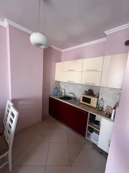 Tirane, jepet me qera ambjent biznesi Kati 0, 140 m² 1.000 € (TEG)