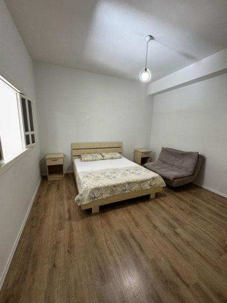 Jepet me Qira Apartament 1+1 Tek Pazari i Ri, 550 €uro
