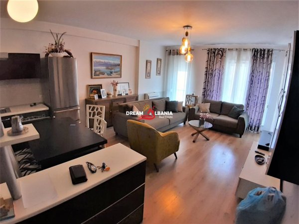 Shqiperi, jepet me qera 3+1 , 115 m² 800 € (tek kompleksi Kontakt)
