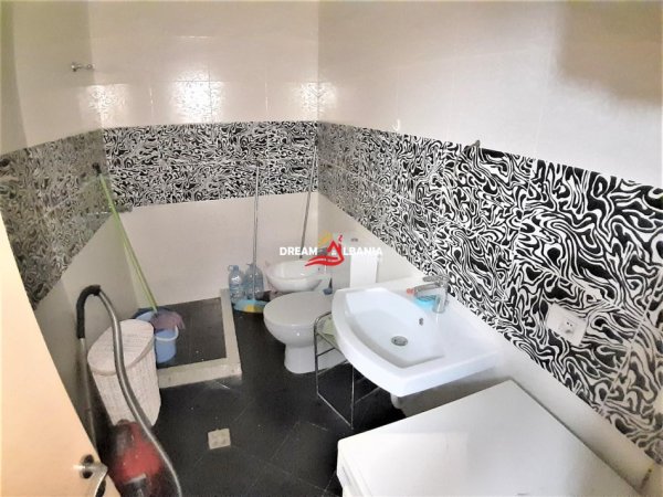 Shqiperi, jepet me qera 3+1 , 115 m² 800 € (tek kompleksi Kontakt)