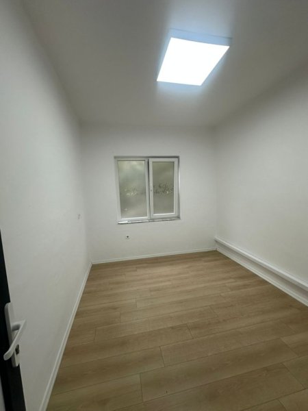 Tirane, jepet me qera zyre Kati 2, 70 m² 500 € (Rruga Kavajes)