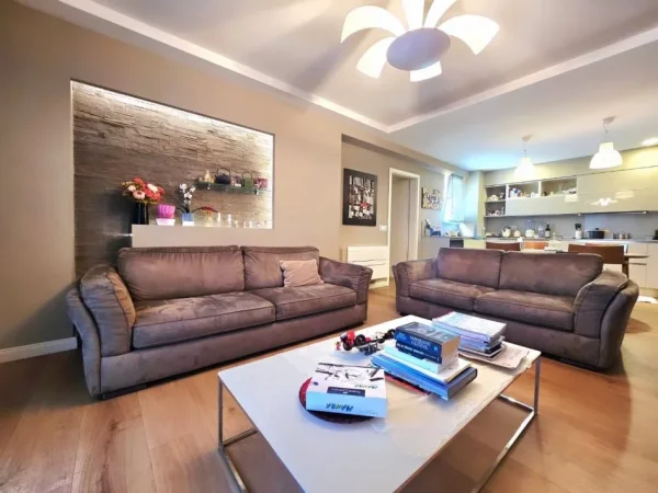 Tirane, shitet apartament 3+1 , 150 m² (rruga e bogdaneve)