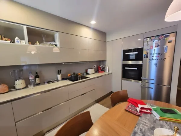 Tirane, shitet apartament 3+1 , 150 m² (rruga e bogdaneve)