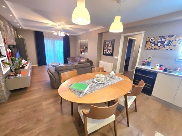 Tirane, shitet apartament 3+1 , 150 m² (rruga e bogdaneve)