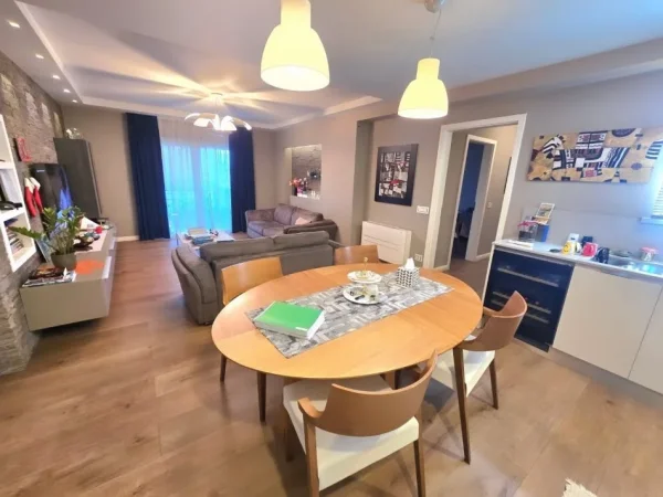 Tirane, shitet apartament 3+1 , 150 m² (rruga e bogdaneve)