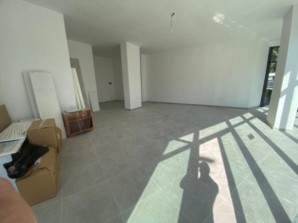 Jepet me Qira Ambient Biznesi Komercial tek Ekonomiku , Kati 0, 86 m² 1.200 €URO
