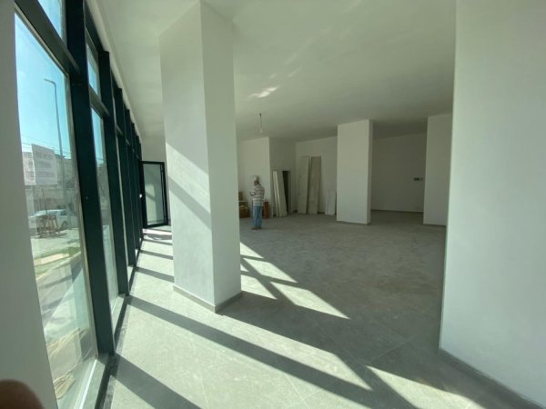 Jepet me Qira Ambient Biznesi Komercial tek Ekonomiku , Kati 0, 86 m² 1.200 €URO