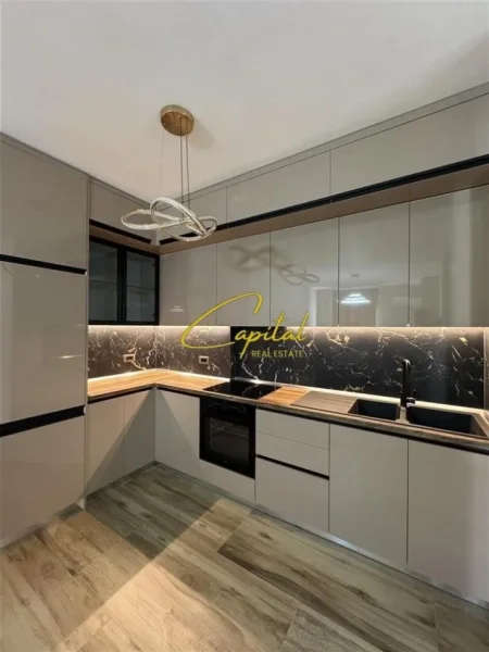 Tirane, jepet me qera apartament 1+1 Kati 7, 70 m² 600 € (RRUGA NDRE MJEDA)