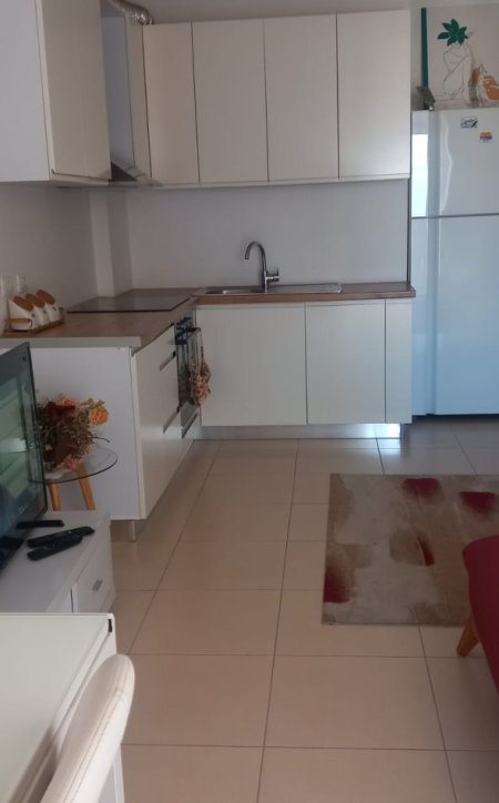 Tirane, jepet me qera apartament 1+1+Ballkon Kati 8, 70 m² 400 € (YZBERISHT)