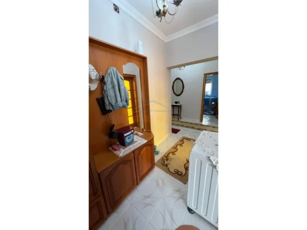 Tirane, shitet apartament 3+1+Ballkon Kati 5, 250.000 € (Rruga e Barrikadave)