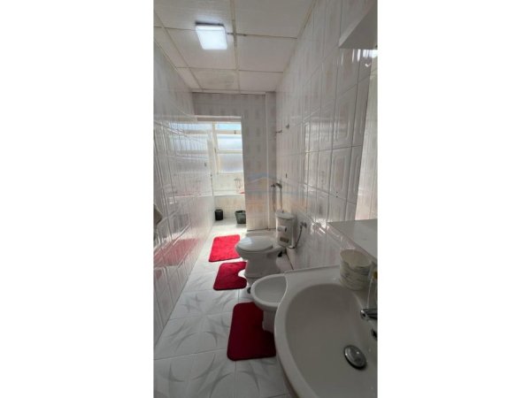 Tirane, shitet apartament 3+1+Ballkon Kati 5, 250.000 € (Rruga e Barrikadave)