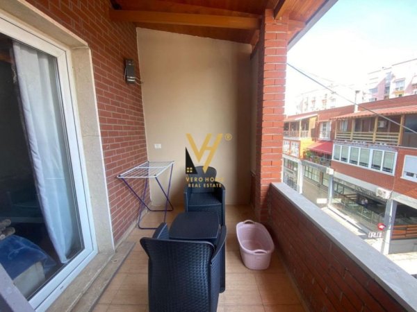 Tirane, jepet me qera apartament 2+1+Ballkon Kati 3, 80 m² 600 € (DOGANA)