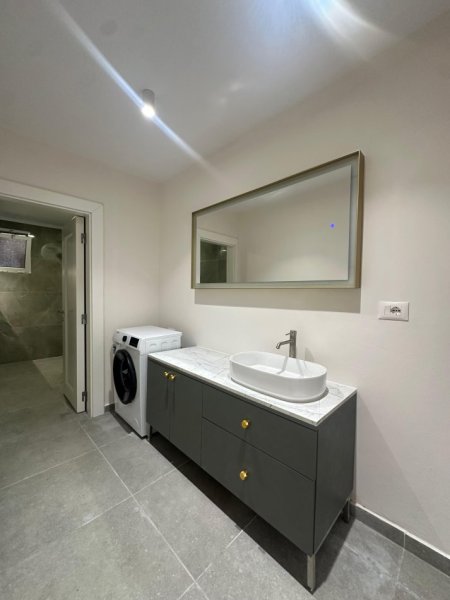 Tirane, shitet apartament 2+1 , 94 m² 270.000 € (prane galerise)