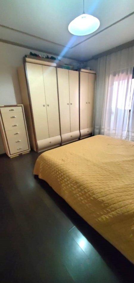 Tirane, jepet me qera apartament 2+1+Ballkon Kati 5, 98 m² 610 € (Kodra e Diellit/Rr.Abraham Lincoln)
