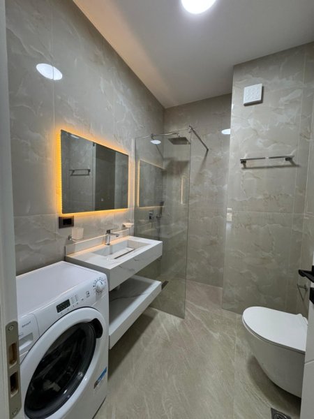 Tirane, jepet me qera apartament 1+1+Ballkon Kati 7, 70 m² 610 € (Ish Parku Autobuzave)