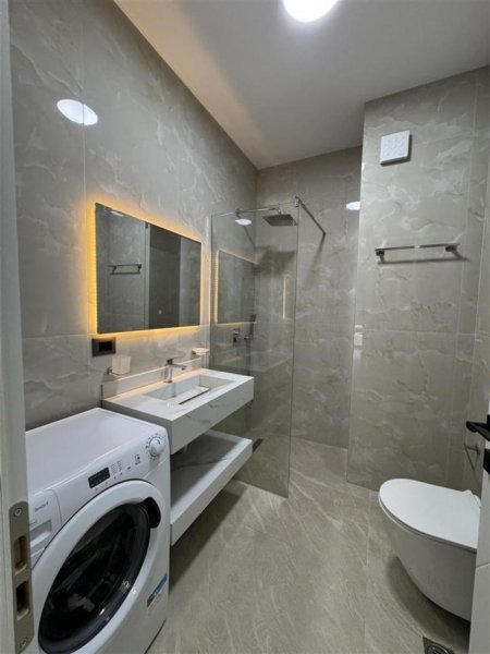 Tirane, jepet me qera apartament 1+1+Ballkon Kati 7, 70 m² 600 € (RRUGA E KAVAJES)