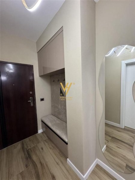 Tirane, jepet me qera apartament 1+1+Ballkon Kati 7, 75 m² 600 € (RRUGA NDRE MJEDA)