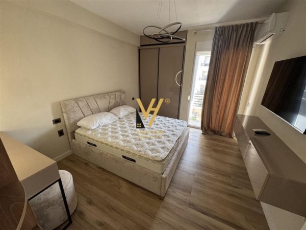 Tirane, jepet me qera apartament 1+1+Ballkon Kati 7, 75 m² 600 € (RRUGA NDRE MJEDA)