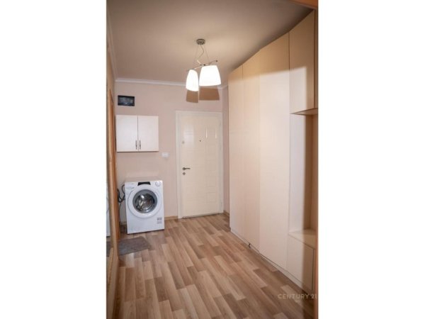 Tirane, jepet me qera apartament 1+1 Kati 3, 59 m² 525 € (Irfan Tomini)