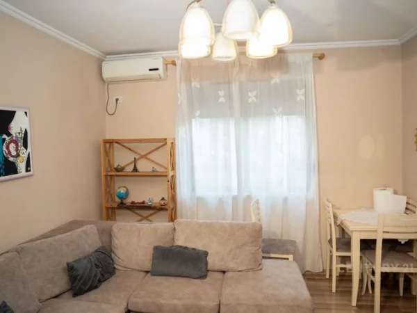 Tirane, jepet me qera apartament 1+1 Kati 3, 59 m² 525 € (Irfan Tomini)