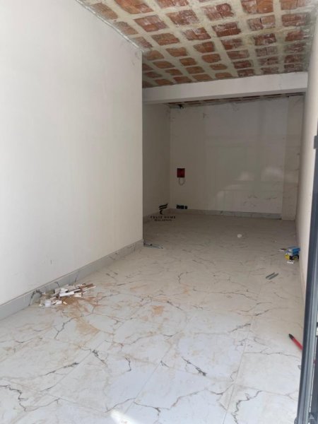 Tirane, jepet me qera dyqan Kati 0, 103 m² 1.400 € (DONIKA CENTER)