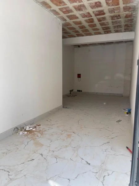 Tirane, jepet me qera dyqan Kati 0, 103 m² 1.400 € (DONIKA CENTER)