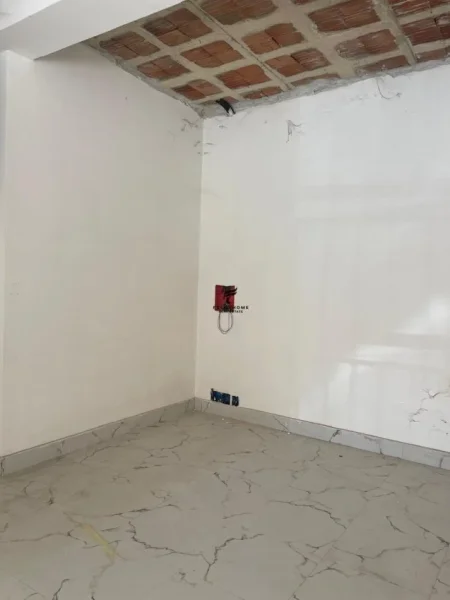 Tirane, jepet me qera dyqan Kati 0, 103 m² 1.400 € (DONIKA CENTER)