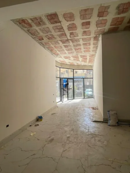 Tirane, jepet me qera dyqan Kati 0, 103 m² 1.400 € (DONIKA CENTER)