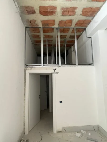 Tirane, jepet me qera dyqan Kati 0, 103 m² 1.400 € (DONIKA CENTER)