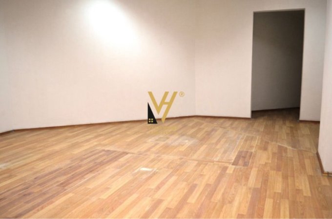 Tirane, jepet me qera dyqan Kati 0, 35 m² 800 € (VASIL SHANTO)