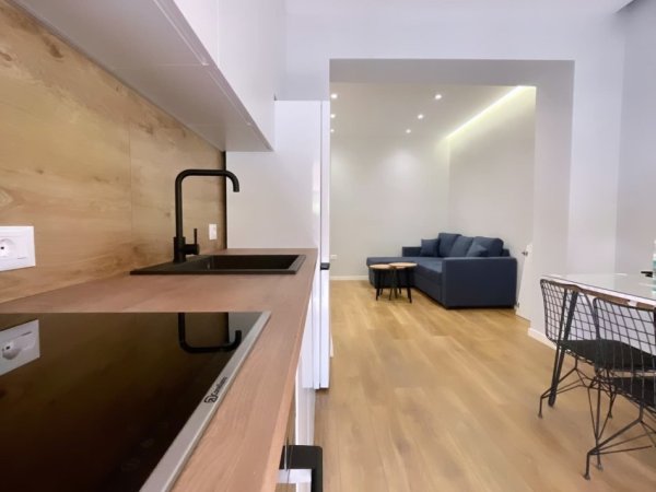 Tirane, shitet apartament 1+1 , 65 m² 165.000 € (myslym shyri)