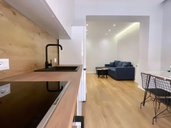 Tirane, shitet apartament 1+1 , 65 m² 165.000 € (myslym shyri)