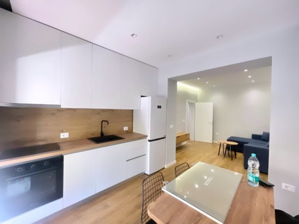 Tirane, shitet apartament 1+1 , 65 m² 165.000 € (myslym shyri)