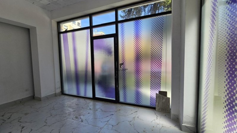 Tirane, jepet me qera dyqan Kati 0, 30 m² 600 € (DONIKA CENTER)