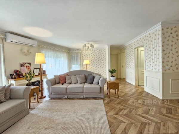 Tirane, jepet me qera apartament 3+1 Kati 4, 128 m² 1.000 € (Kodra e Diellit 2!)