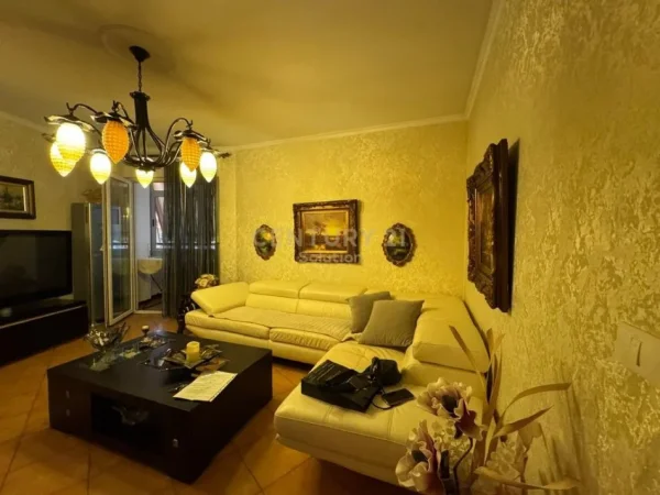Tirane, jepet me qera apartament 1+1 Kati 5, 75 m² 730 € 