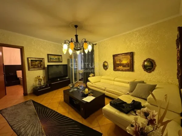 Tirane, jepet me qera apartament 1+1 Kati 5, 75 m² 730 € 
