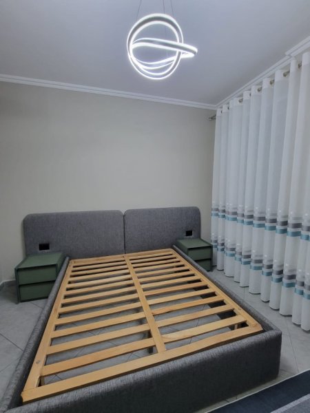 Tirane, jepet me qera apartament 2+1 Kati 2, 420 € (Fresk)