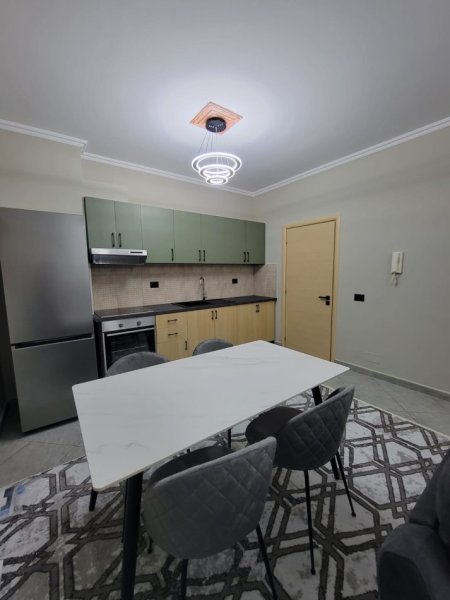 Tirane, jepet me qera apartament 2+1 Kati 2, 420 € (Fresk)