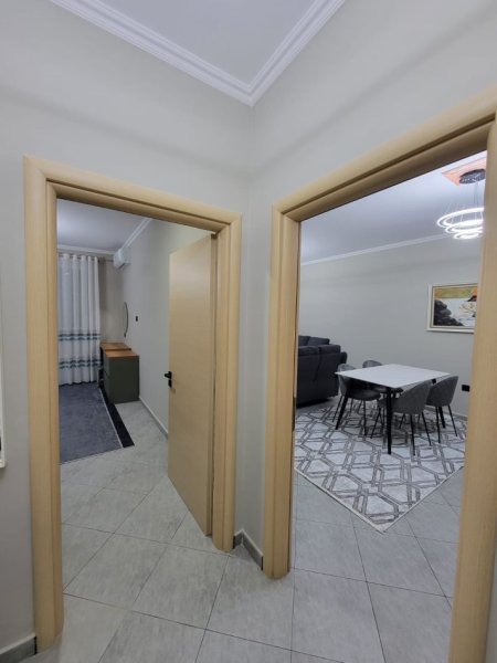 Tirane, jepet me qera apartament 2+1 Kati 2, 420 € (Fresk)