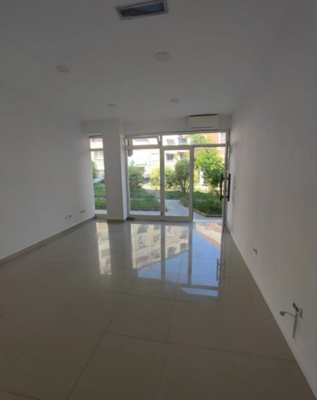 Tirane, jepet me qera apartament 1+1 Kati 1, 410 € 