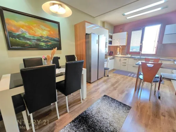 Tirane, shitet apartament 2+1 Kati 8, 110 m² 175.000 € (ISH TREGU ELEKTRIK)