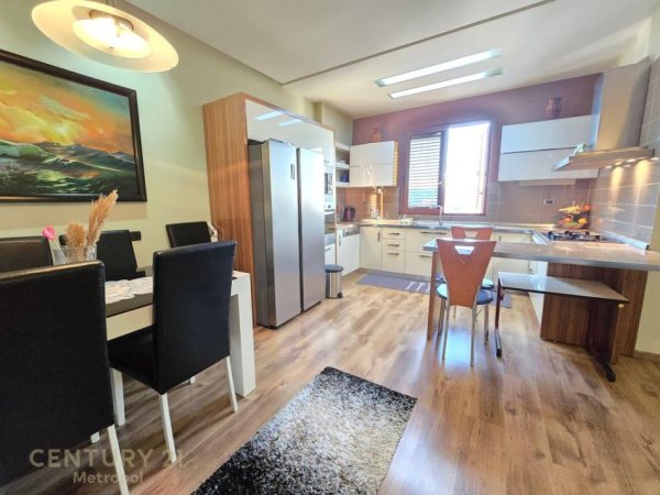 Tirane, shitet apartament 2+1 Kati 8, 110 m² 175.000 € (ISH TREGU ELEKTRIK)