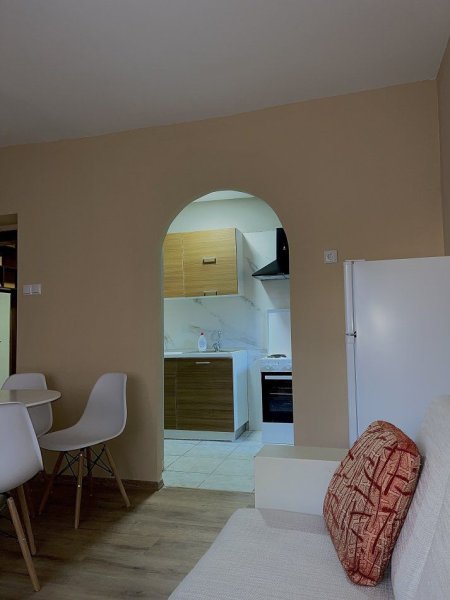 Tirane, jepet me qera apartament 2+1 Kati 3, 85 m² 600 € (Ish Parku Autobuzave)
