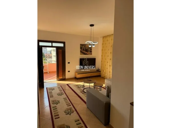 Tirane, jepet me qera apartament 3+1 Kati 4, 143 m² 500 € 
